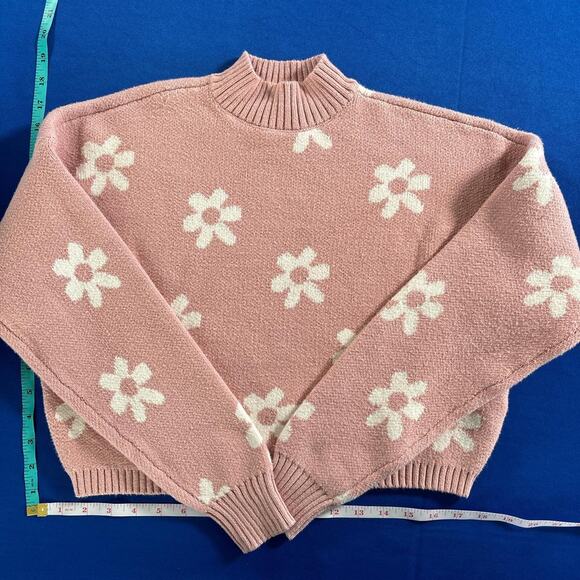 Pink and white flower sweater - Picture 1 of 3